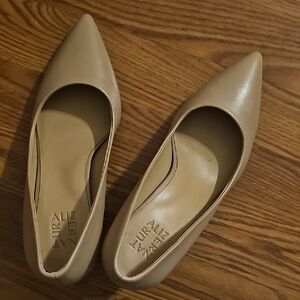 Naturalizer Beige Pointed Loafers